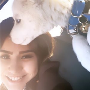 Meet your Posher, Majo